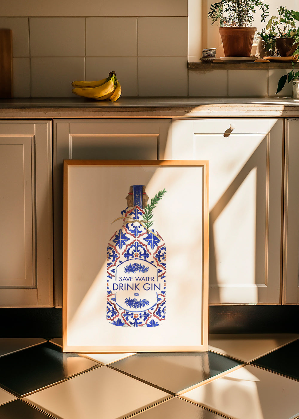 Køkkenkunst: gin-flaske med flisemotiv