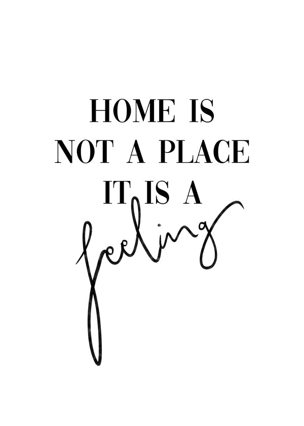 Sort-hvid typografisk citat "Home is a feeling"