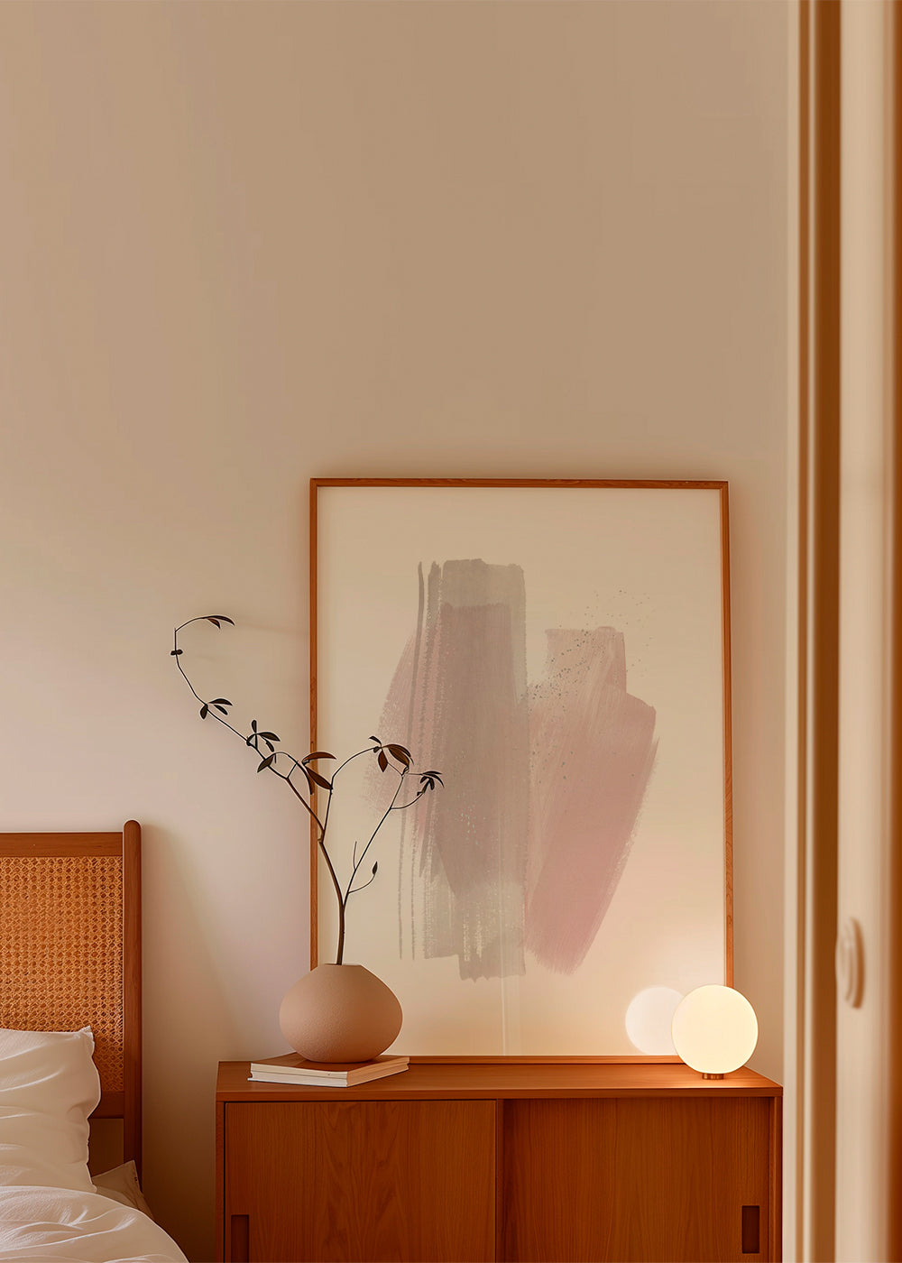 Abstrakt billede med rosa og beige strøg