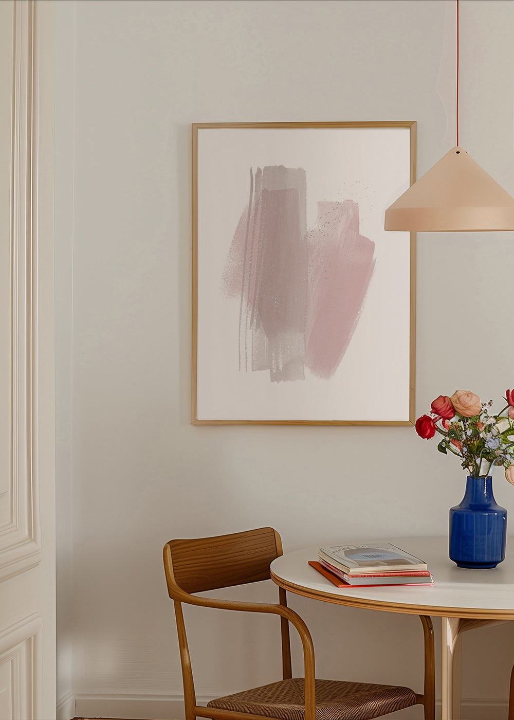 Abstrakt billede med rosa og beige strøg
