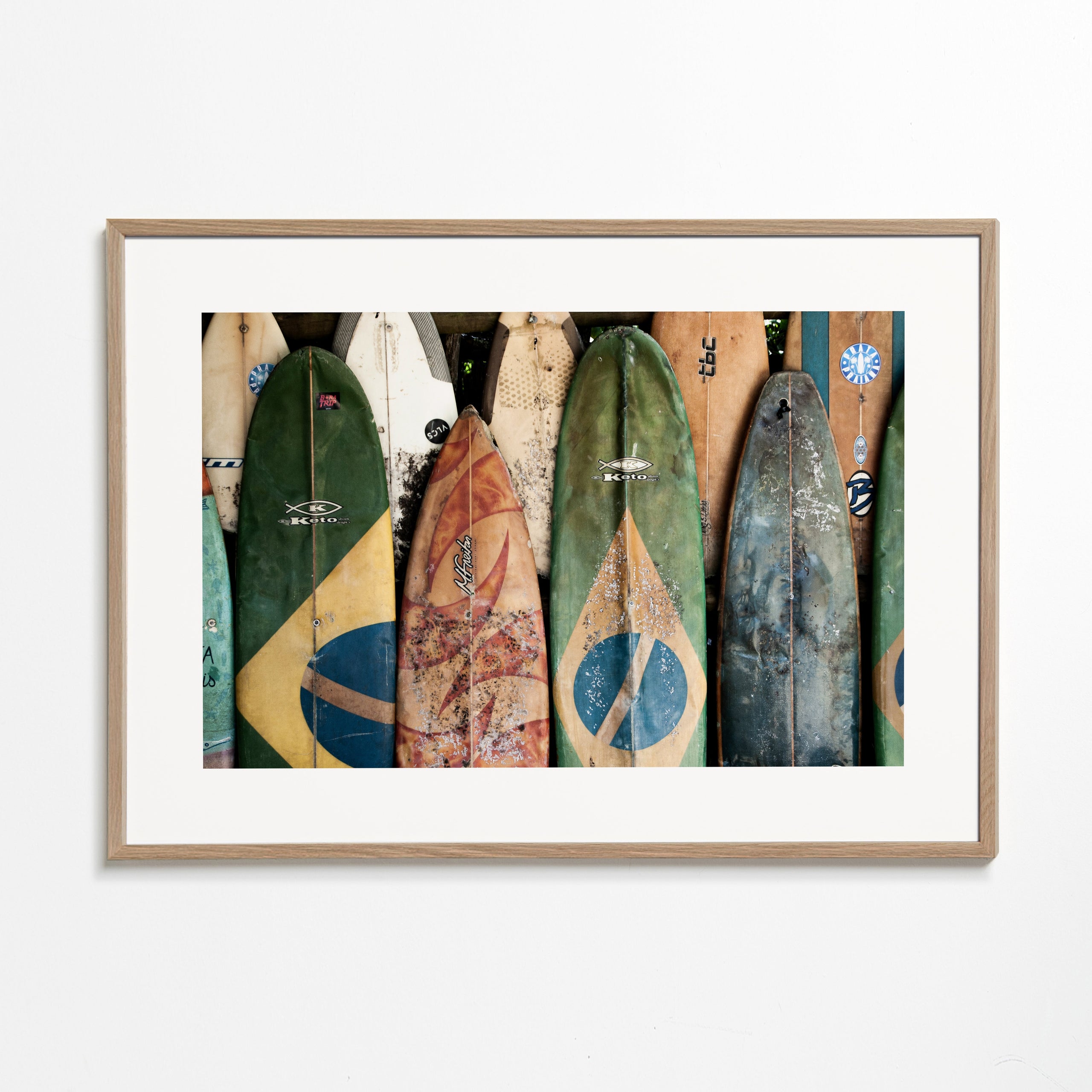 Sportkunst med vintage surfboards