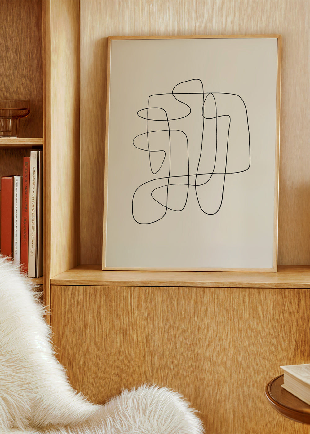 Minimalistisk design med sammenhængende linje på beige baggrund