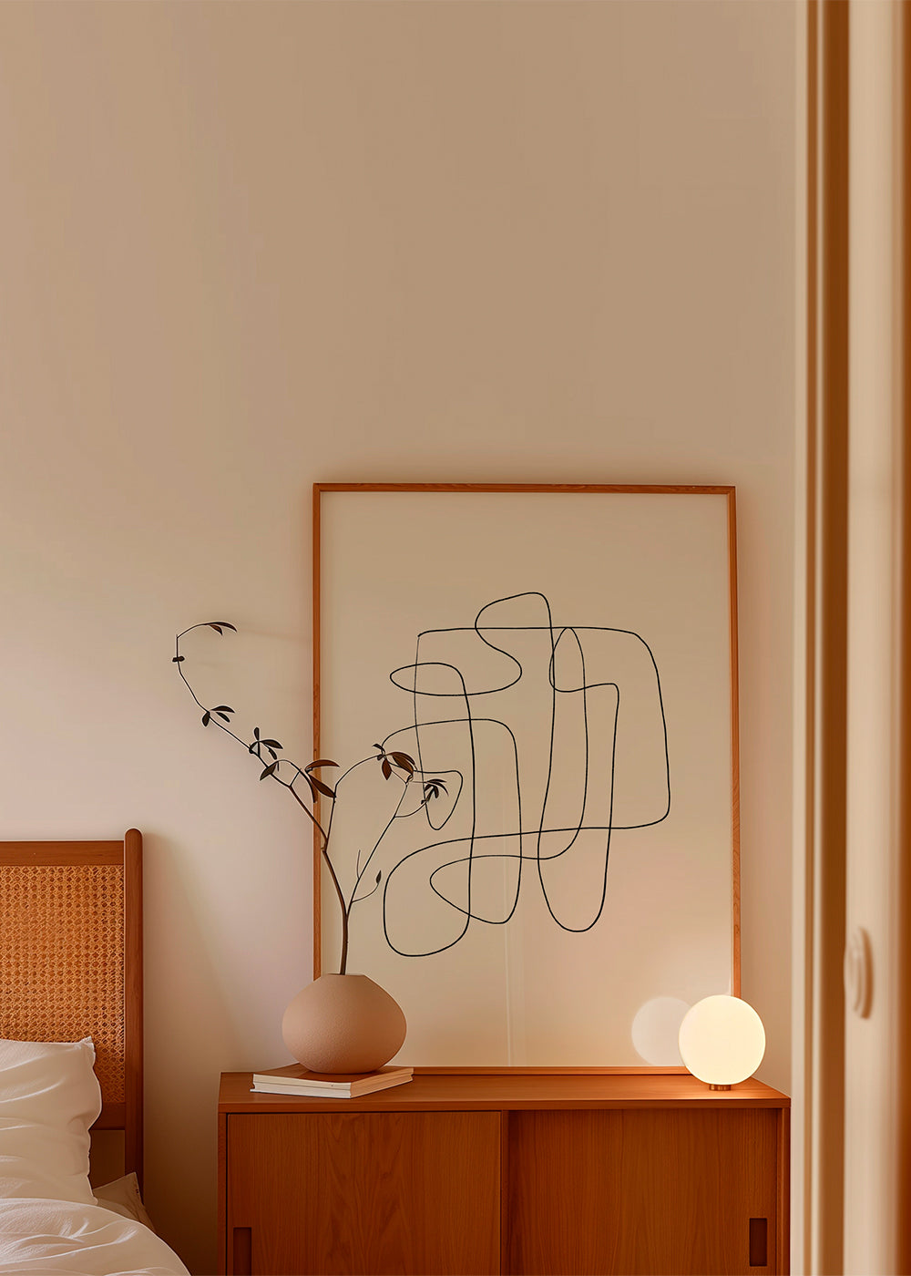 Minimalistisk design med sammenhængende linje på beige baggrund