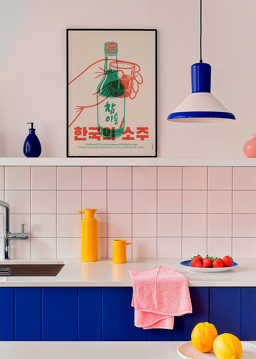 Køkkenkunst med illustreret soju-flaske