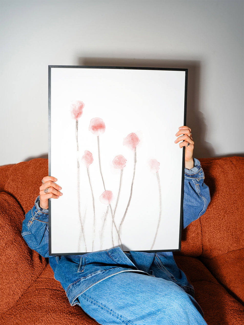 Botanisk plakat med sarte lyserøde blomster