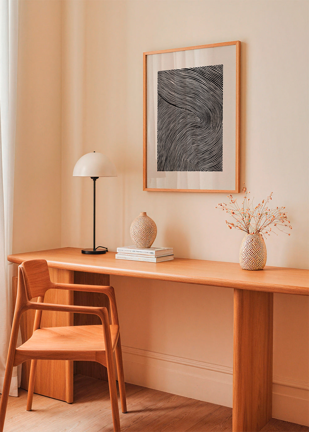 Sort-hvid kunst med bølgende linjer