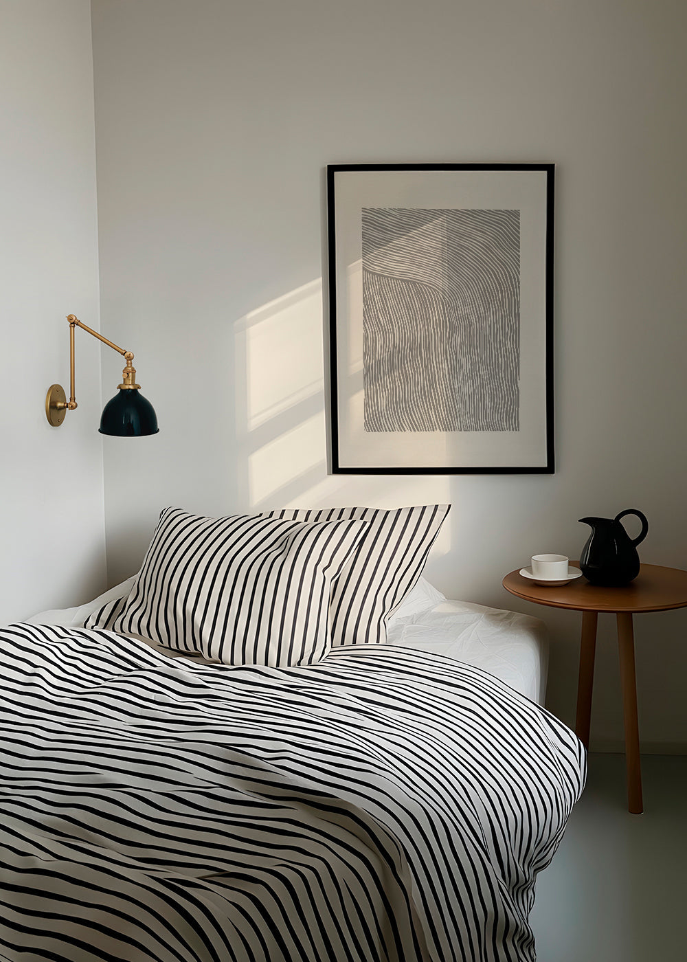 Minimalistisk plakat med bølgende linjer