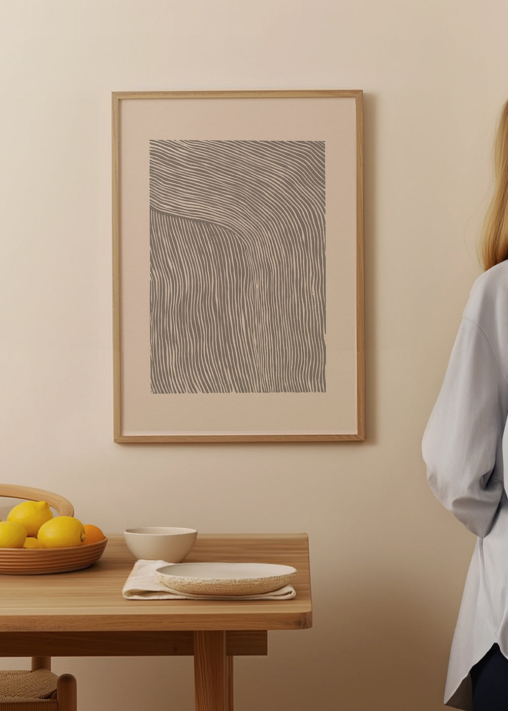 Minimalistisk plakat med bølgende linjer