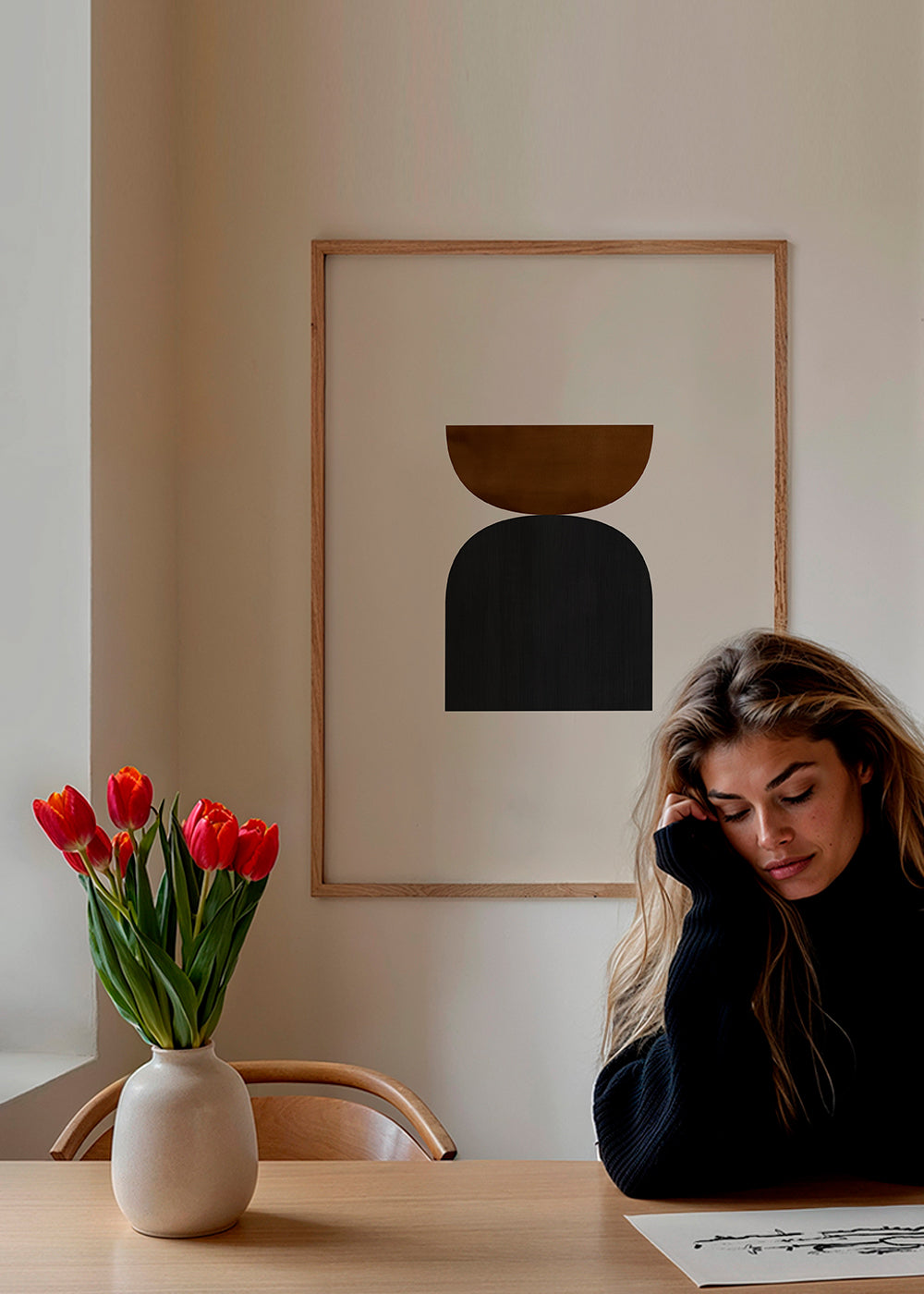 Geometrisk plakat med minimalistiske brune og sorte former