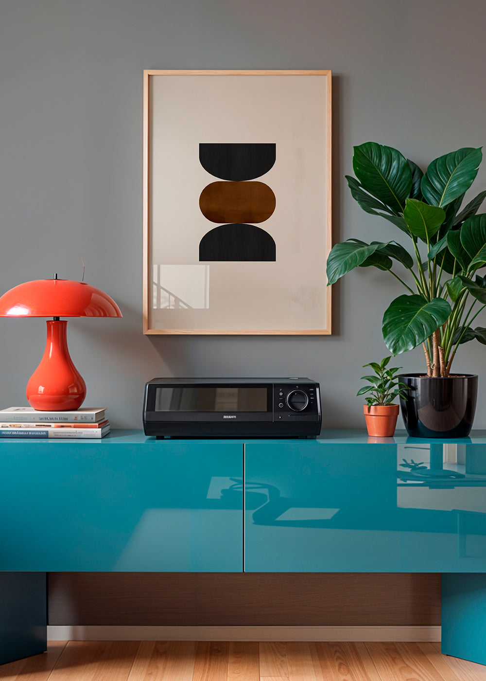 Geometrisk plakat stablet i beige, rust og sort