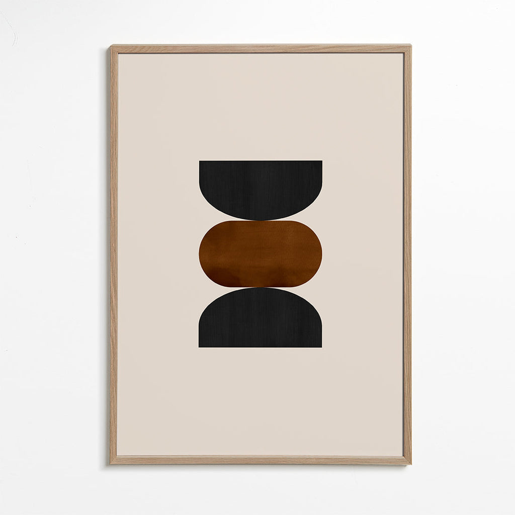 Geometrisk plakat stablet i beige, rust og sort