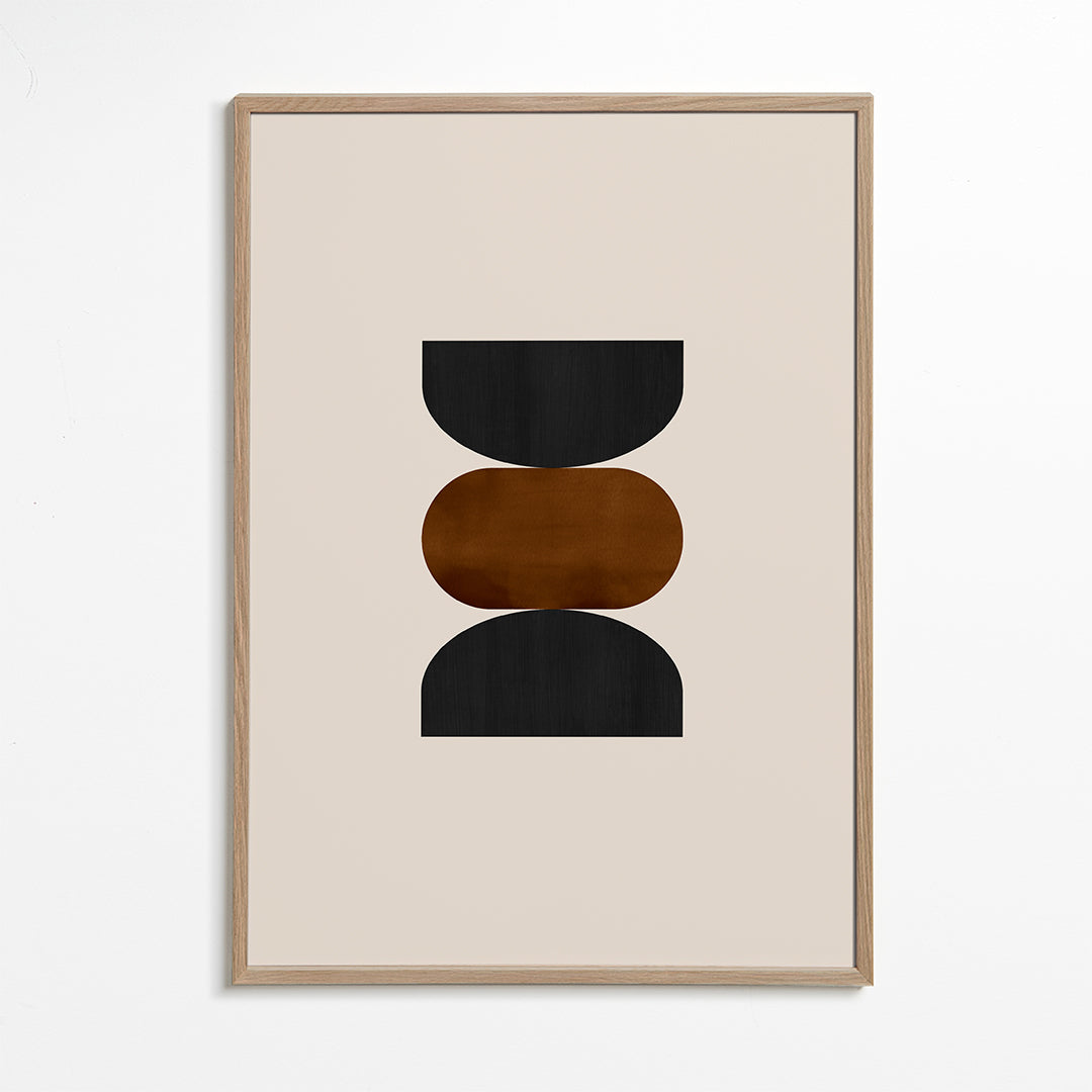 Geometrisk plakat stablet i beige, rust og sort