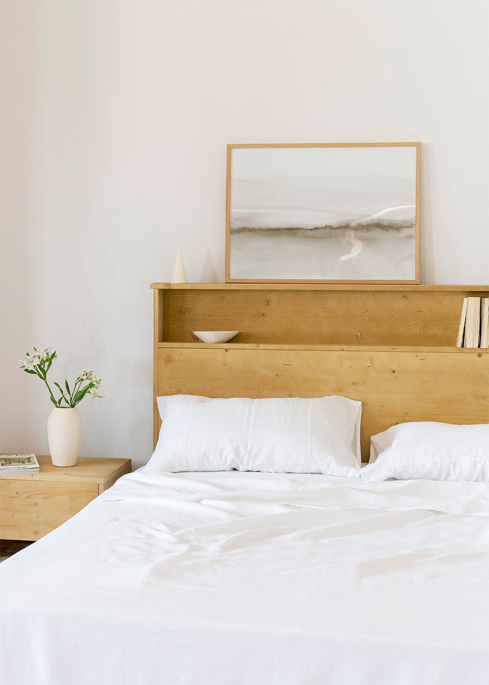 Akvarel-landskab i beige med minimalistisk udtryk