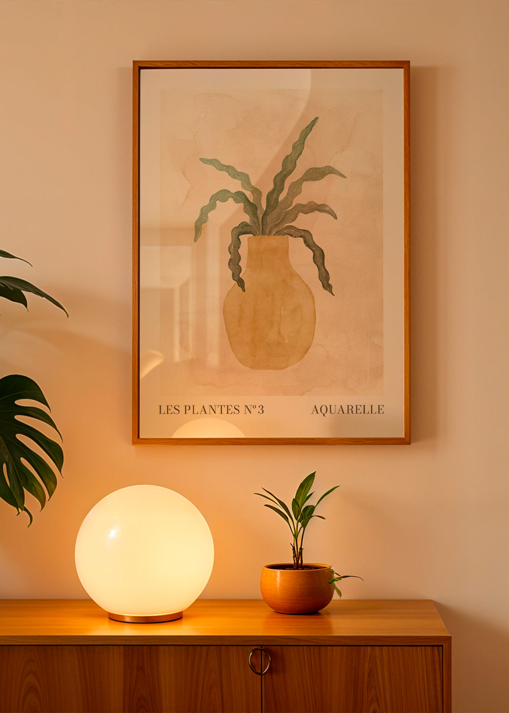 Botanisk plakat: gul vase med bølgede blade