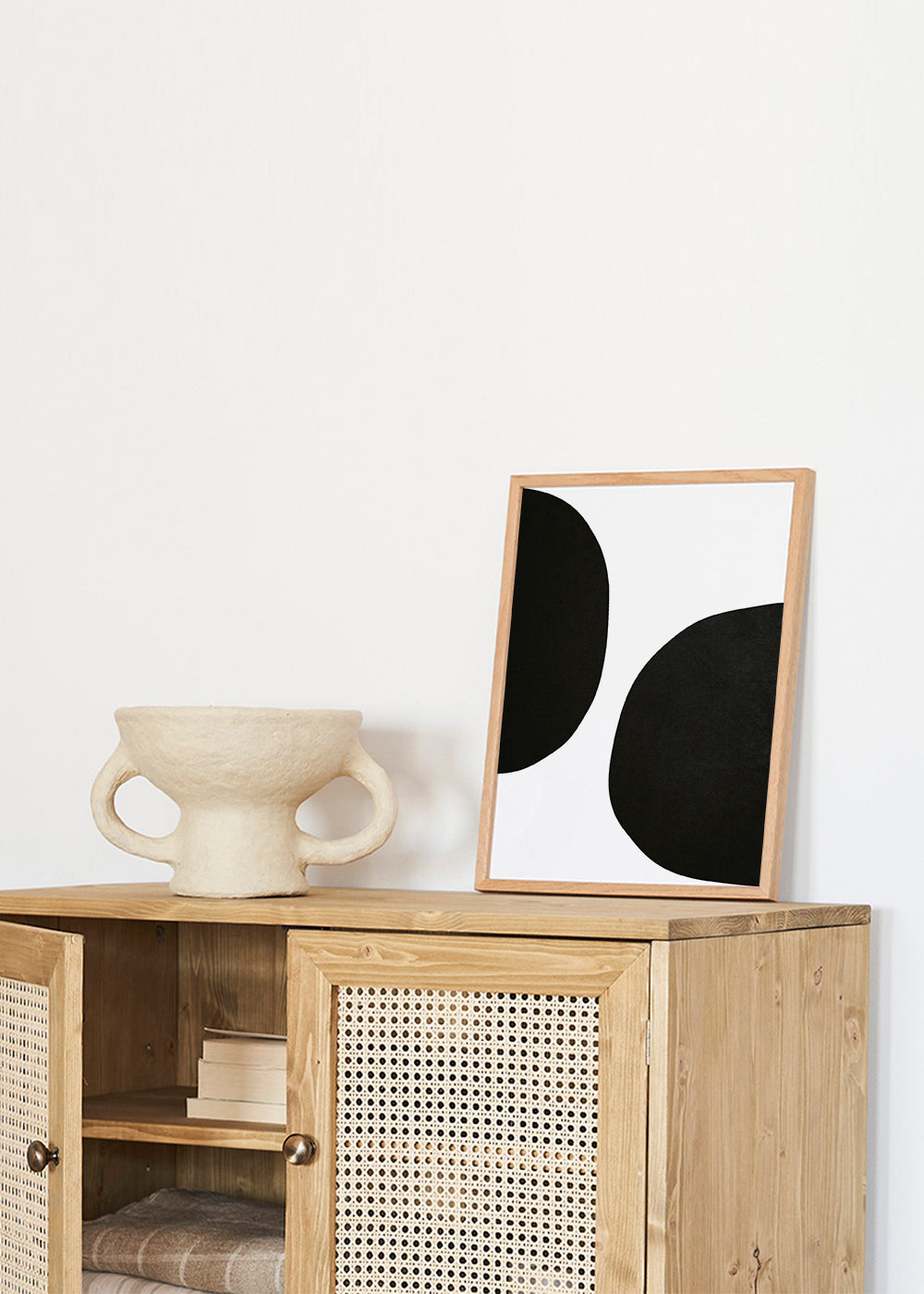 Minimalistisk design med organiske sorte former