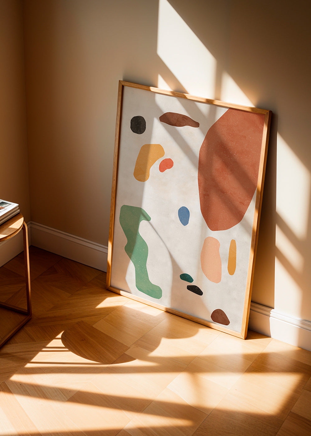 Abstrakt kunst med organiske terracotta former