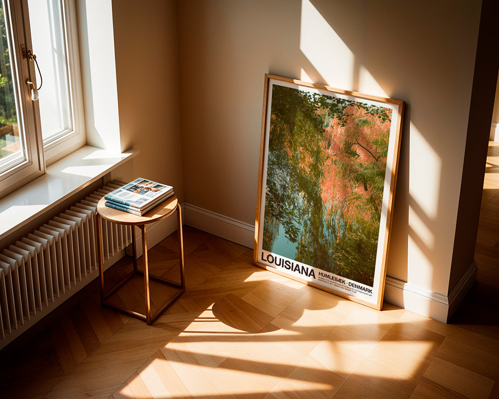 Landskabskunst med sø og rosafarvede reflektioner