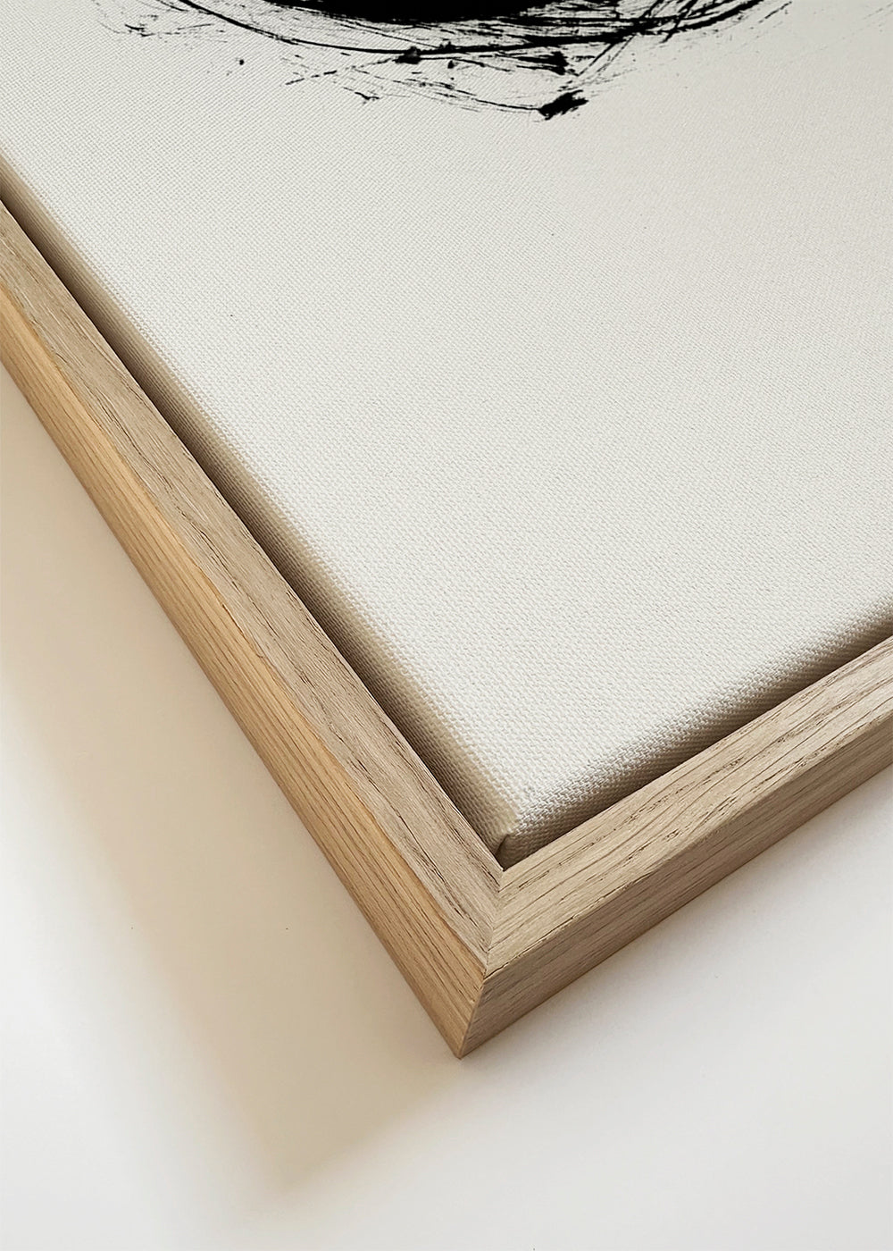 Minimalistisk kunst med gestisk cirkel