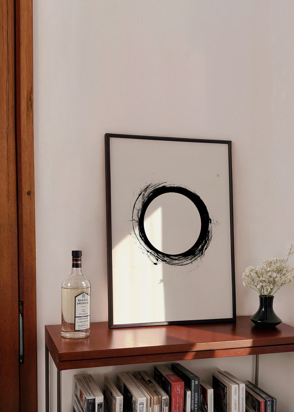 Minimalistisk kunst med gestisk cirkel