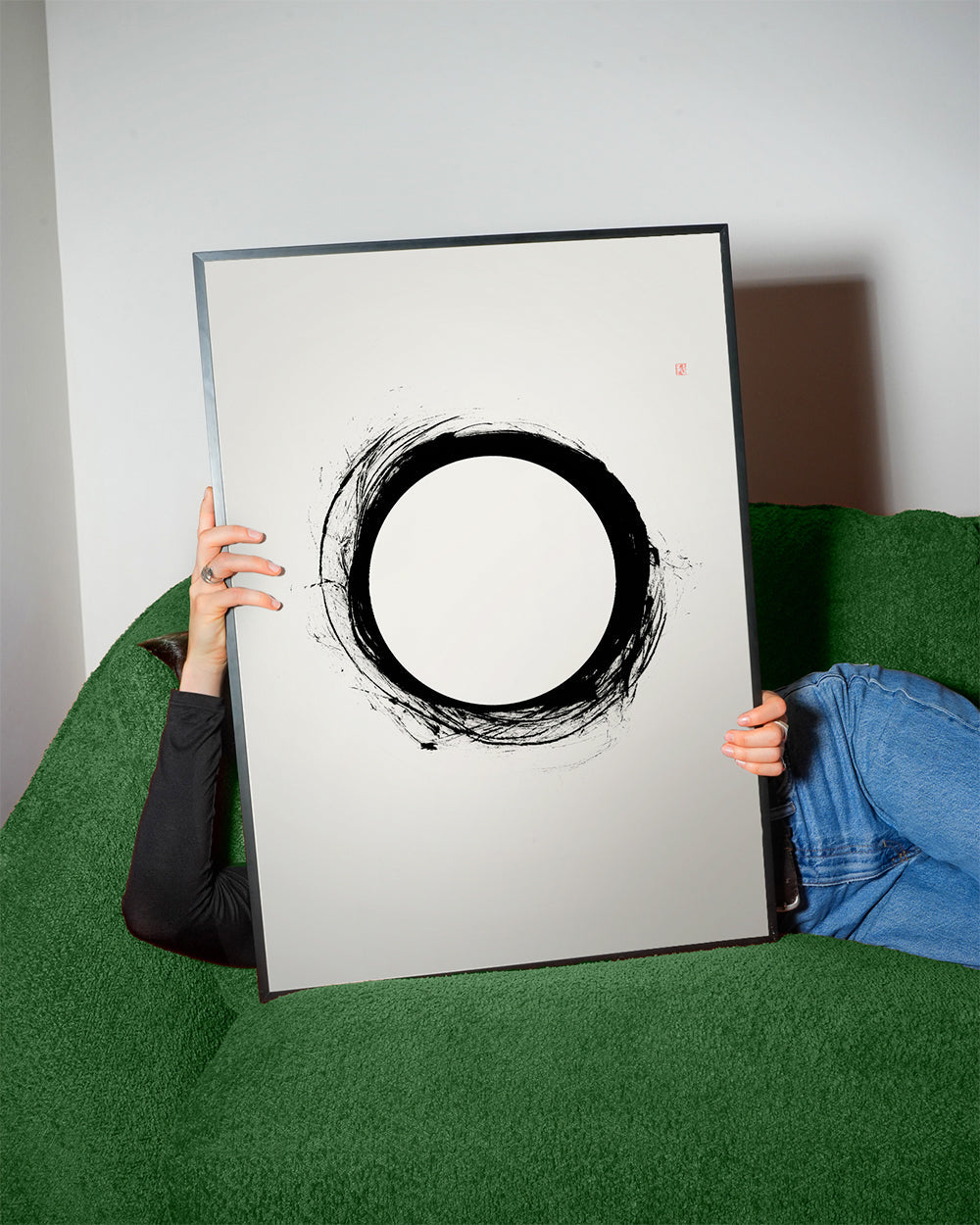 Minimalistisk kunst med gestisk cirkel
