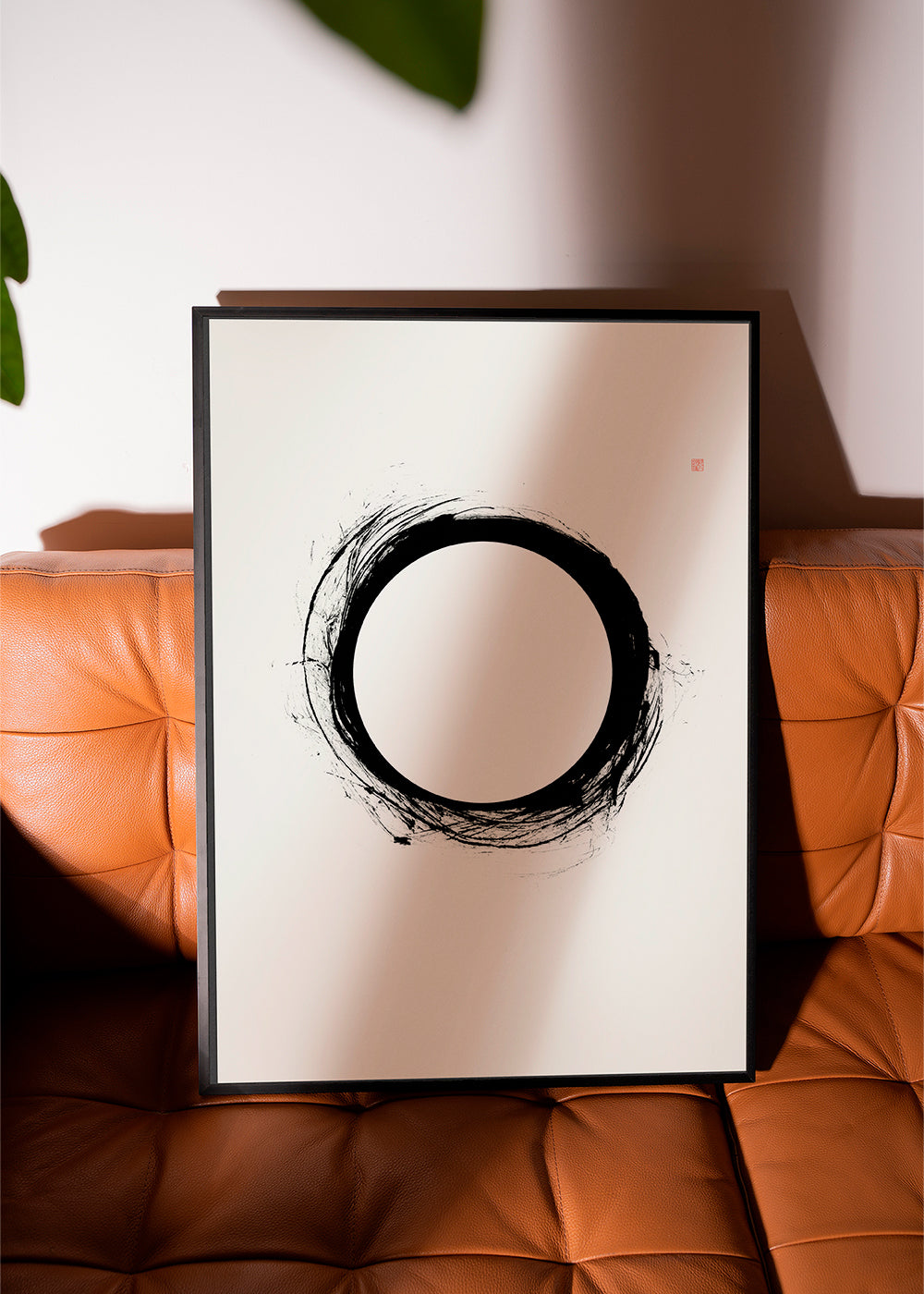 Minimalistisk kunst med gestisk cirkel