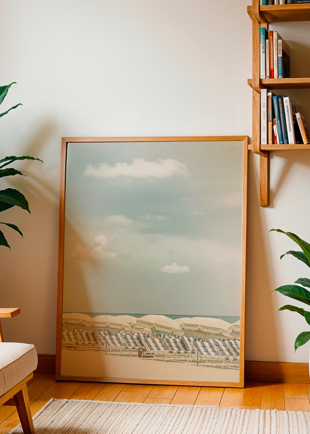 Vintage plakat strand med parasoller og liggestole