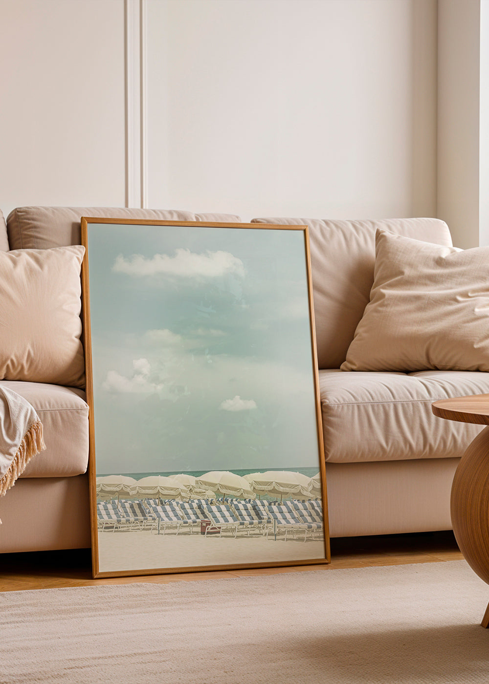 Vintage plakat strand med parasoller og liggestole