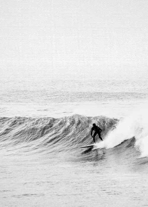 Sportkunst: surfer på bølgen