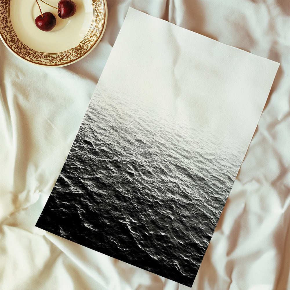 Sort-hvidt foto af havet