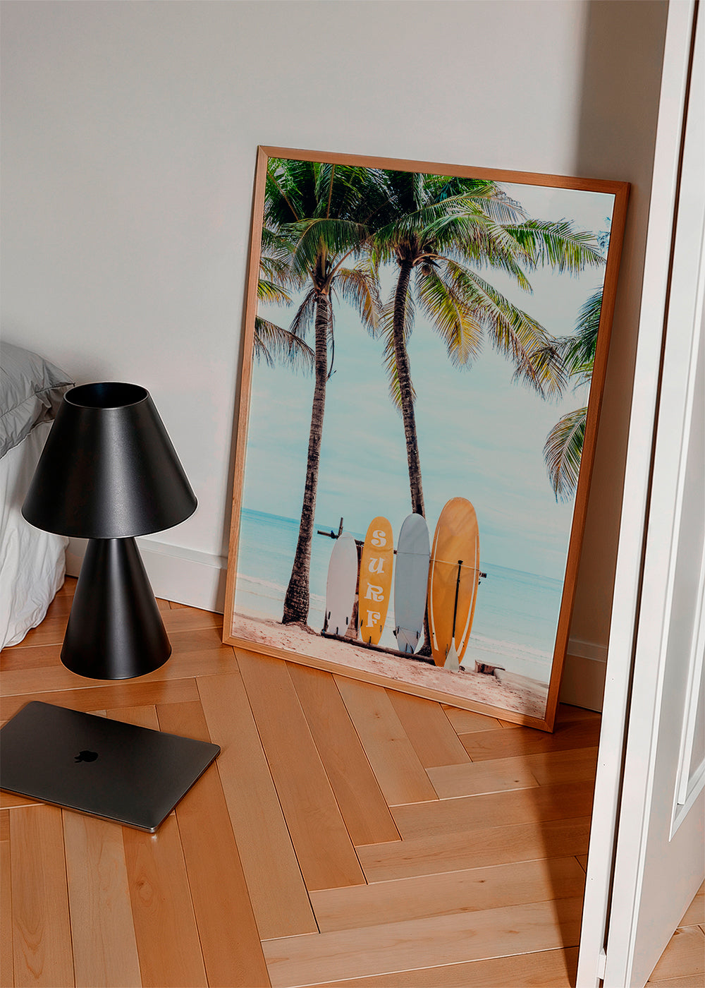 Sportskunst: surfboards på en tropisk strand