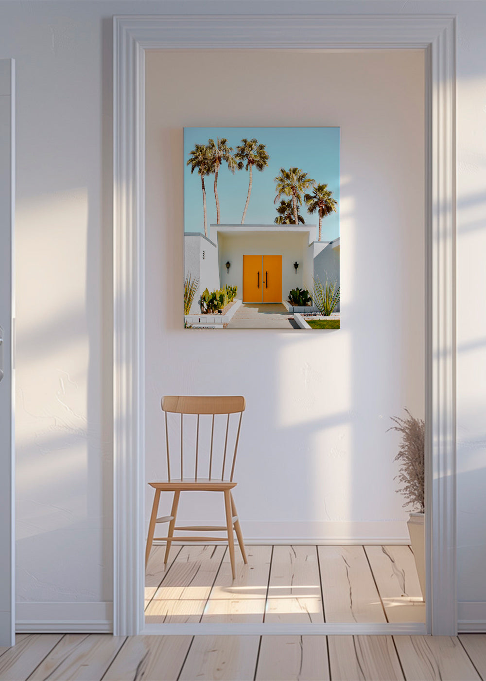 Minimalistisk dørfotografi med palmer