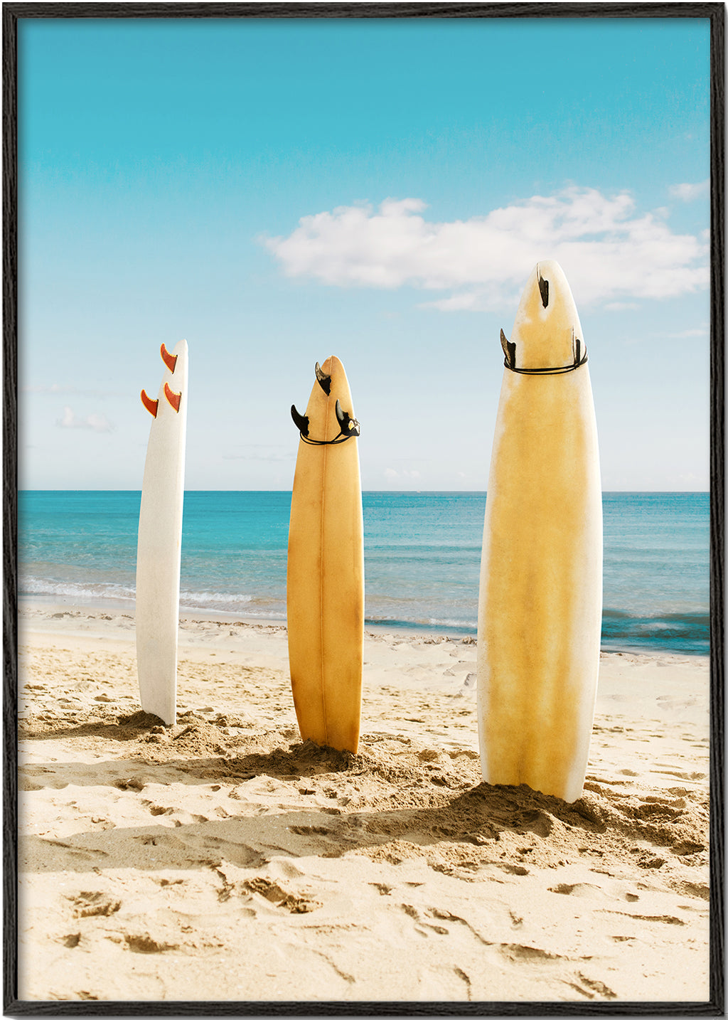 Surfbrætter på solrig strand