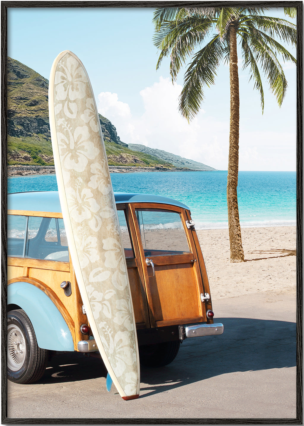 Landskabskunst: strand med surfbræt og vintage bil