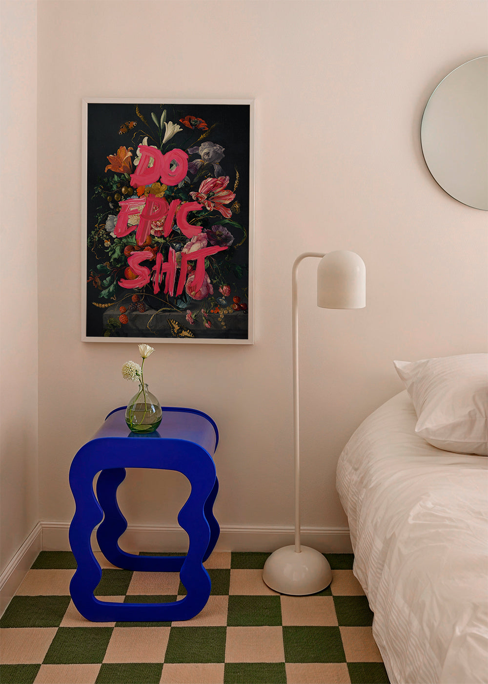 Botanisk plakat med dristig typografi over stilleben