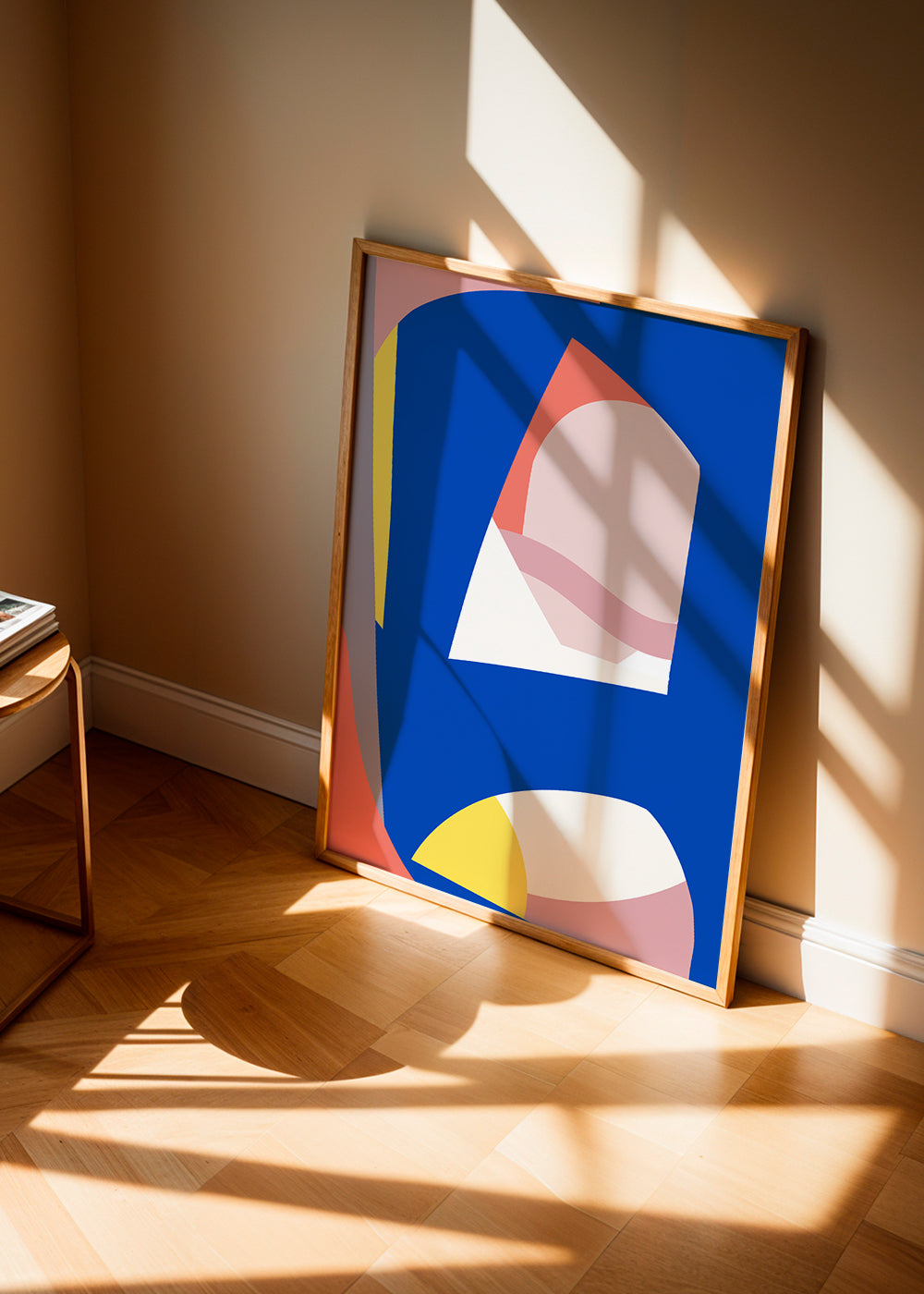 Geometrisk plakat med organiske blå former