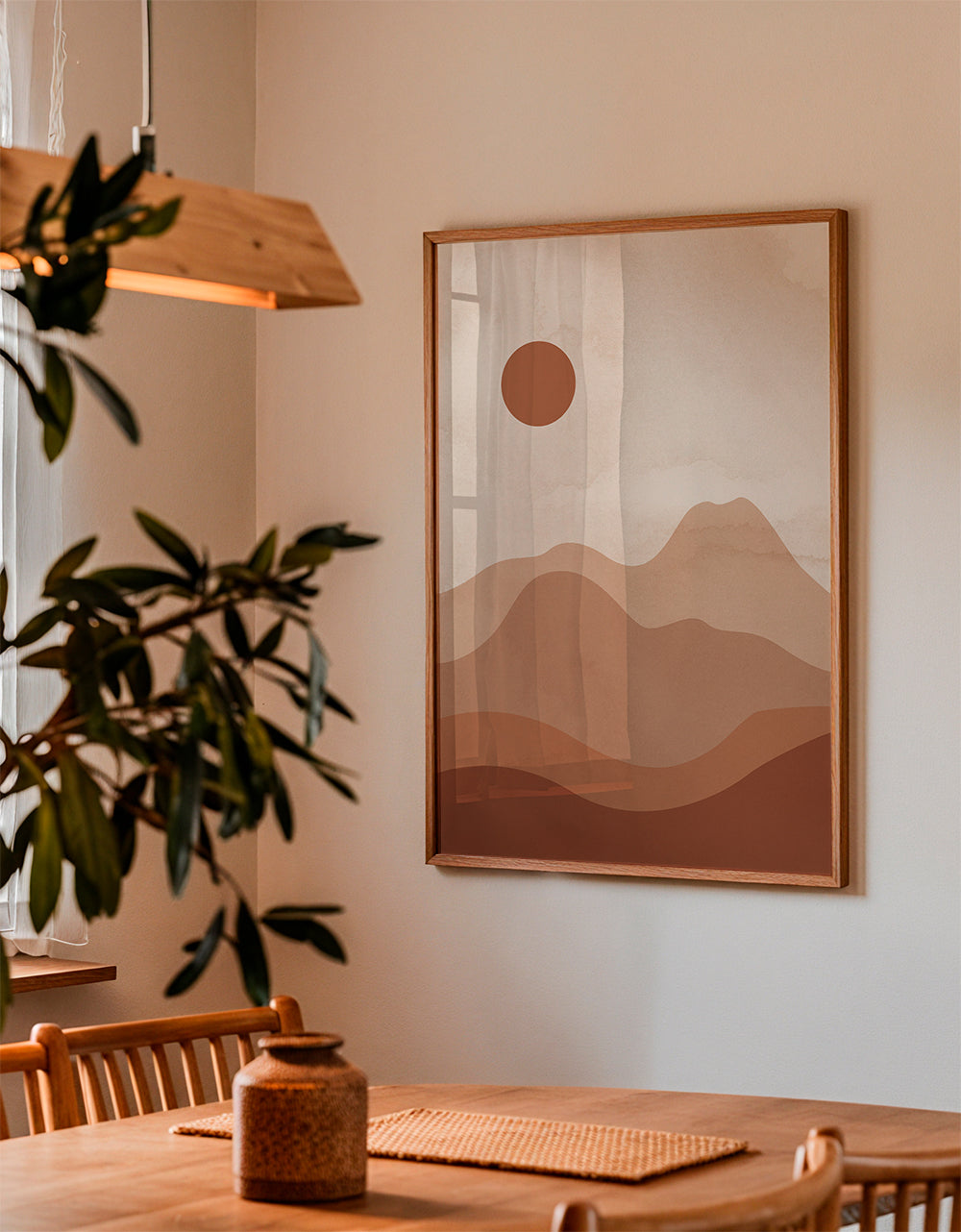Minimalistisk landskabstavle med terrakotta-sol