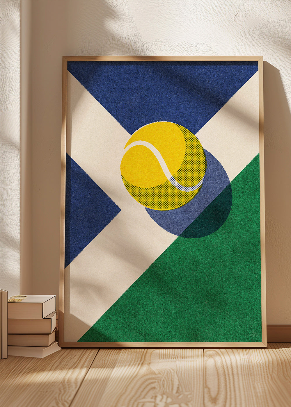 Sportkunst: tennisbold på geometrisk komposition