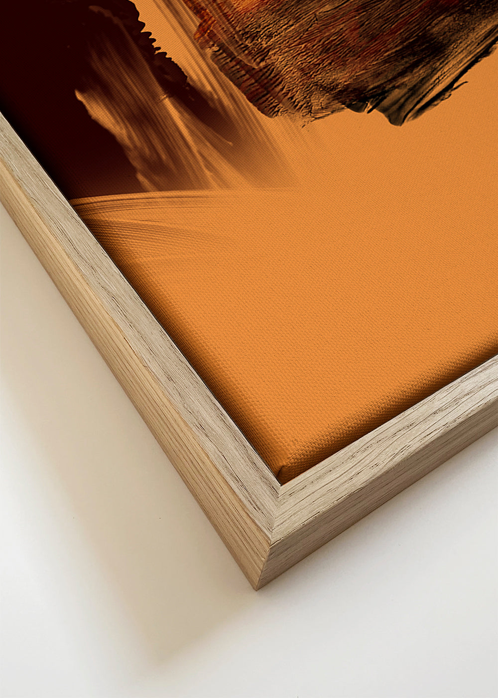 Abstrakt billede i orange og rød med malerisk gestus