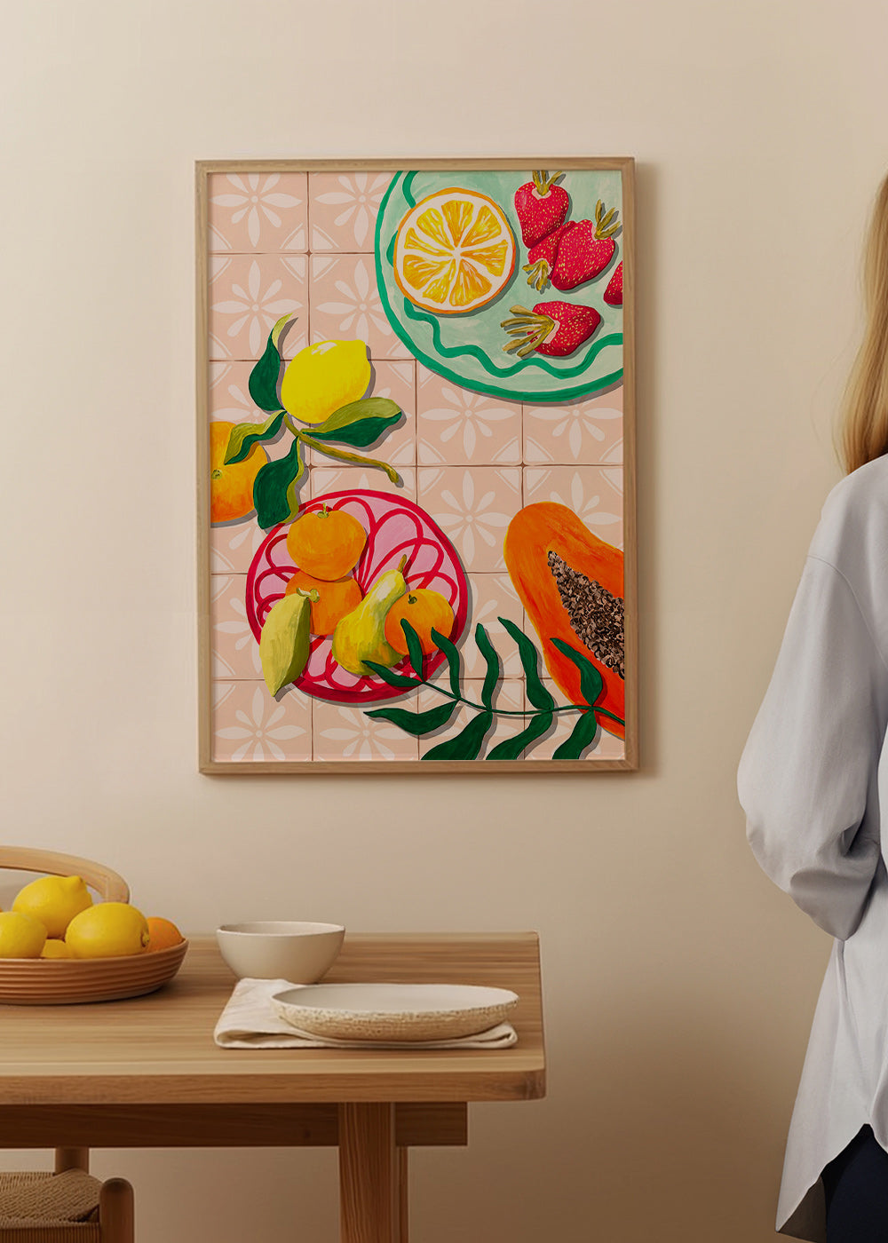 Køkkenkunst med frugt og keramik