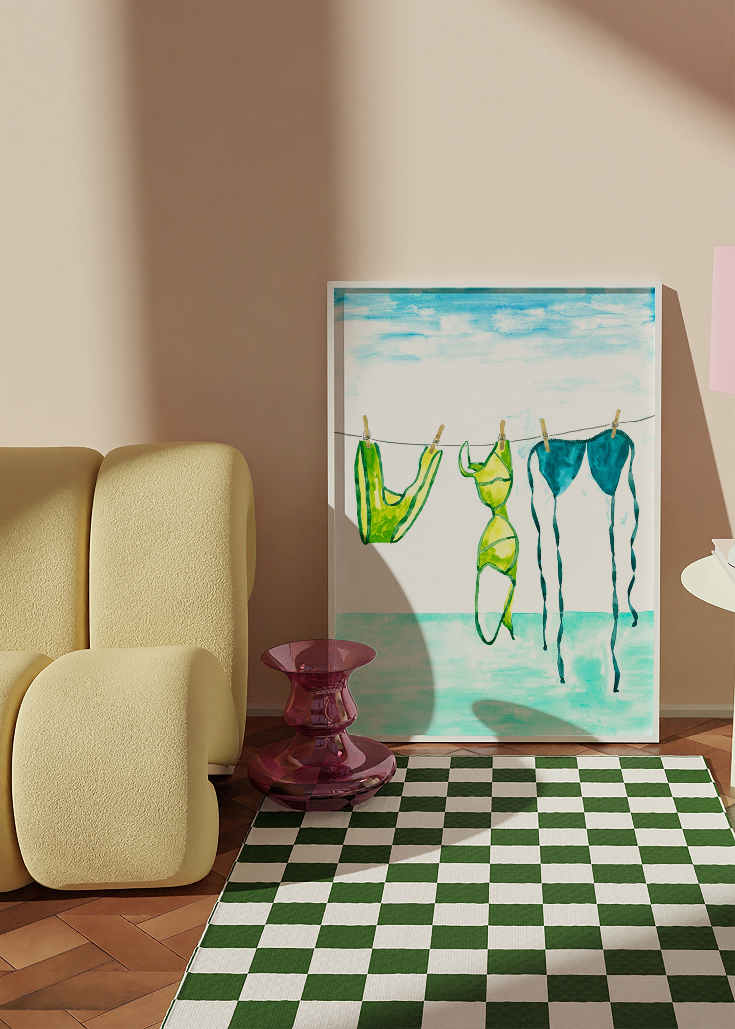 Illustration af bikinier hængt ved stranden