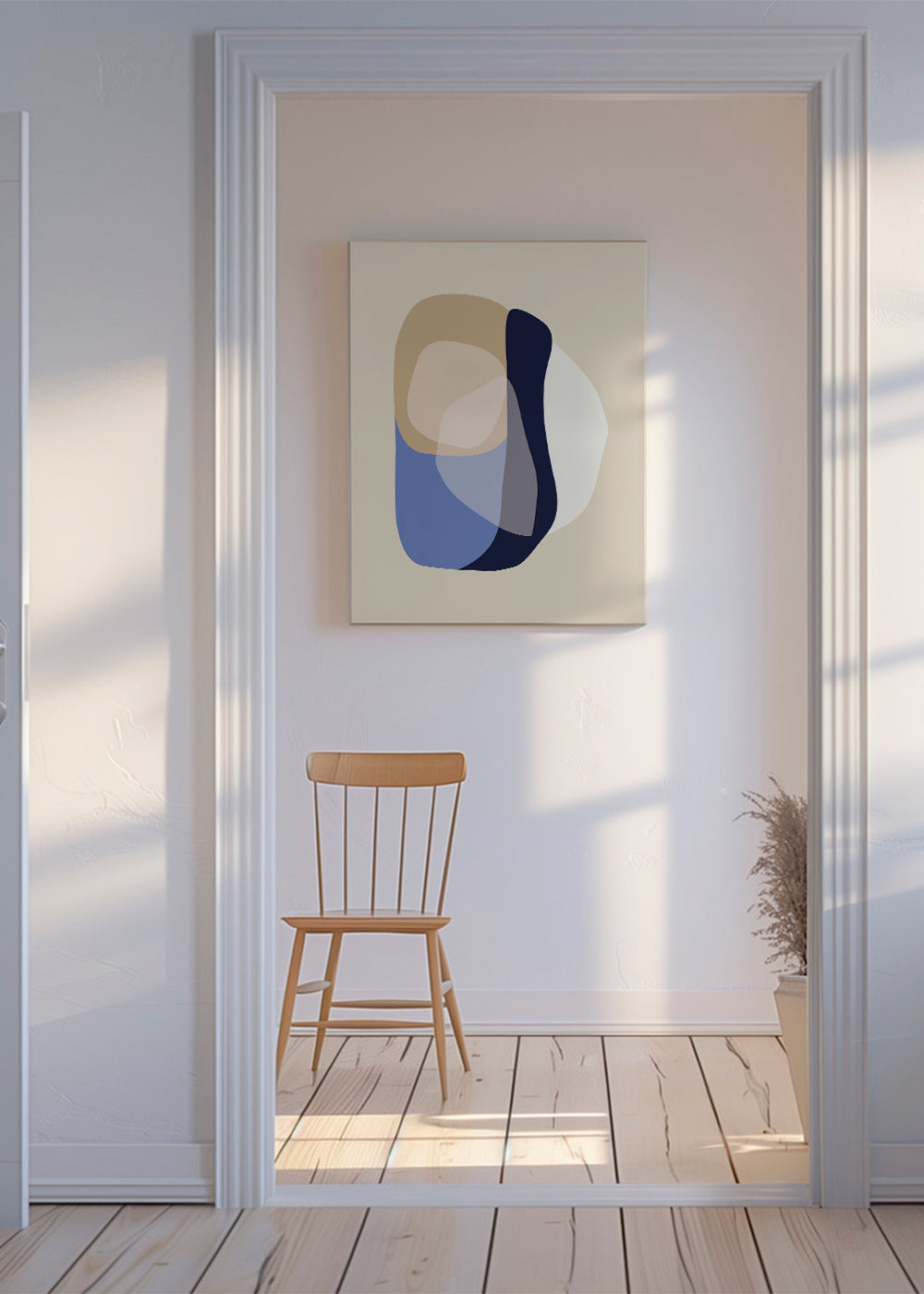 Minimalistisk plakat med organiske beige og blå former