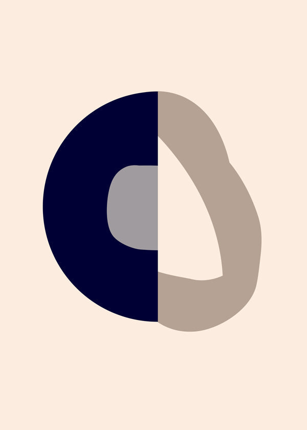 Abstrakt billede med navy bue og beige ring