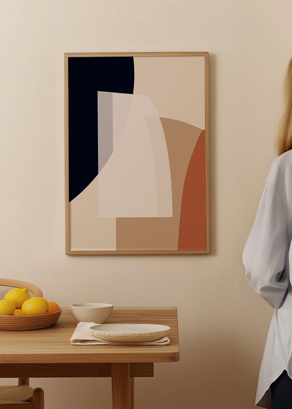 Abstrakt billede med organiske beige og blå former