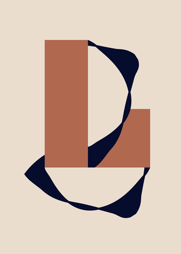 Geometrisk plakat med organisk bånd og terracottablokke