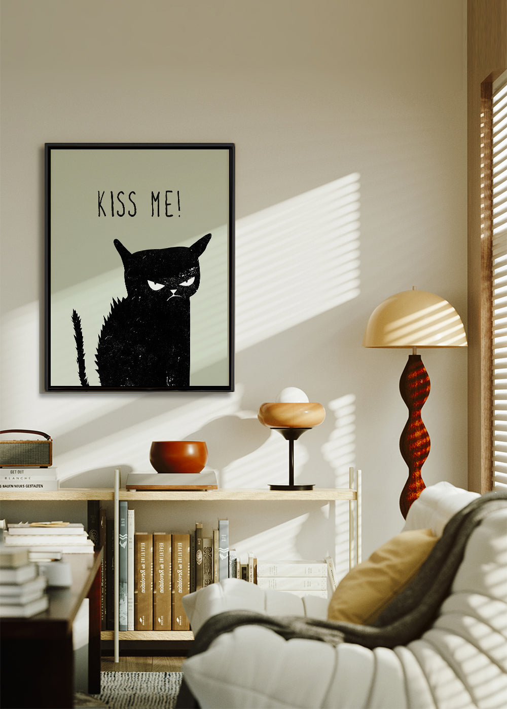 Kat-illustration med 'Kiss Me' tekst