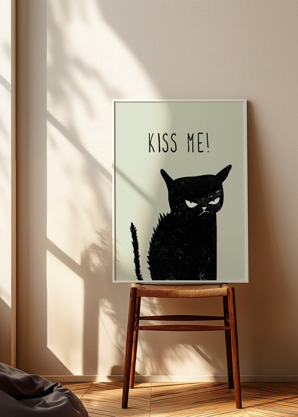Kat-illustration med 'Kiss Me' tekst