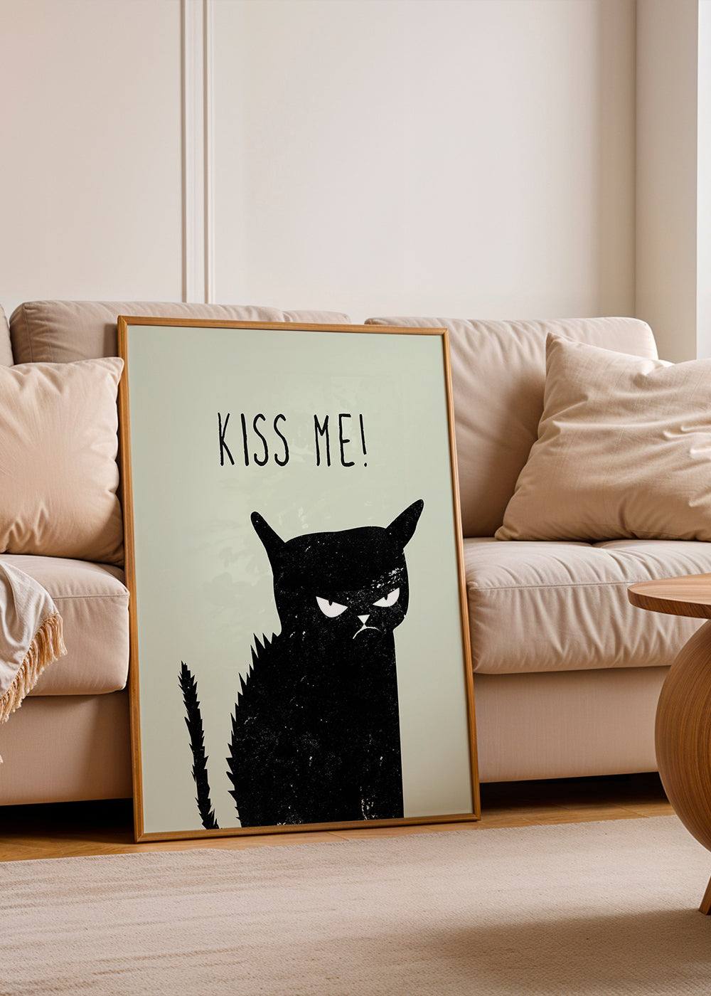 Kat-illustration med 'Kiss Me' tekst