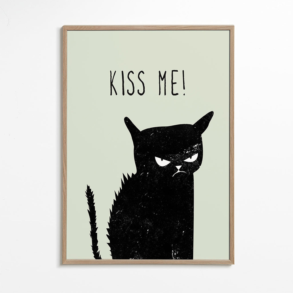 Kat-illustration med 'Kiss Me' tekst