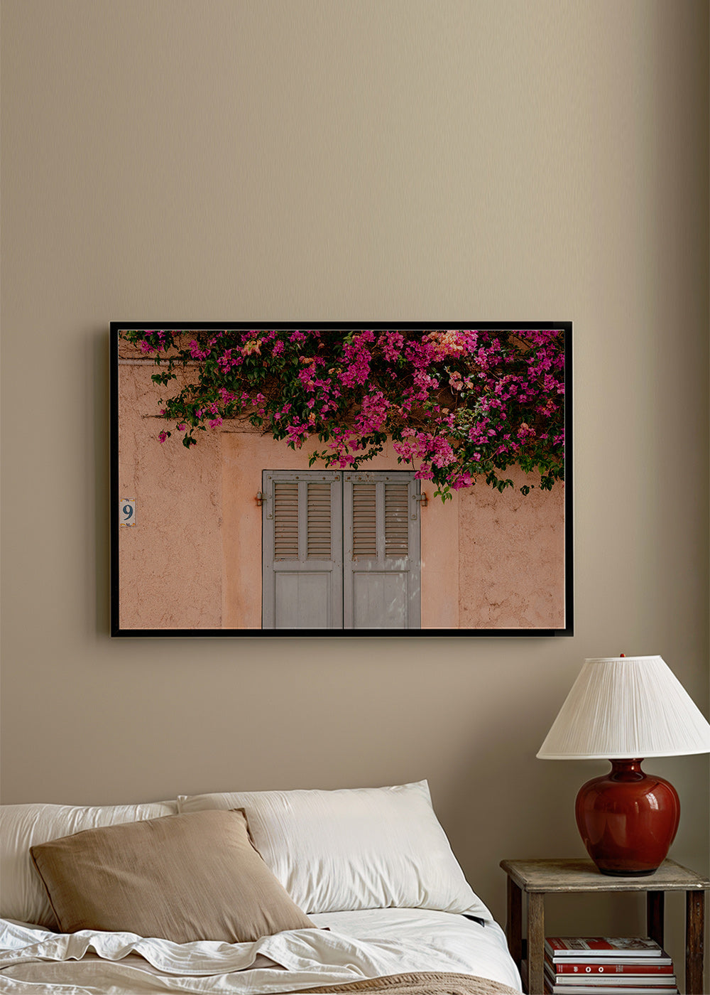 Botanisk plakat med bougainvillea over gammel dør – Product1