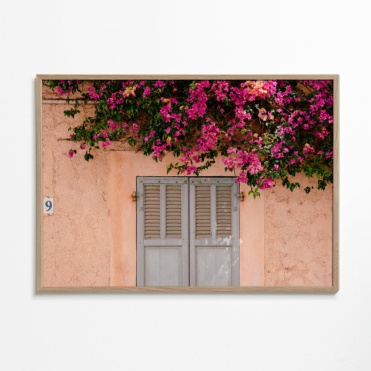 Botanisk plakat med bougainvillea over gammel dør – Oak Frame